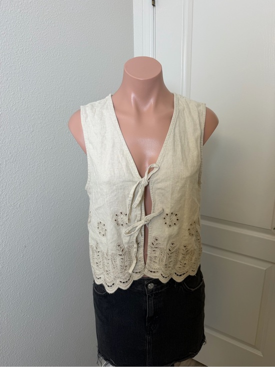 Zara Tops - Zara Linen-Blend Cream Eyelet Tie-Front Sleeveless Top Sz XS